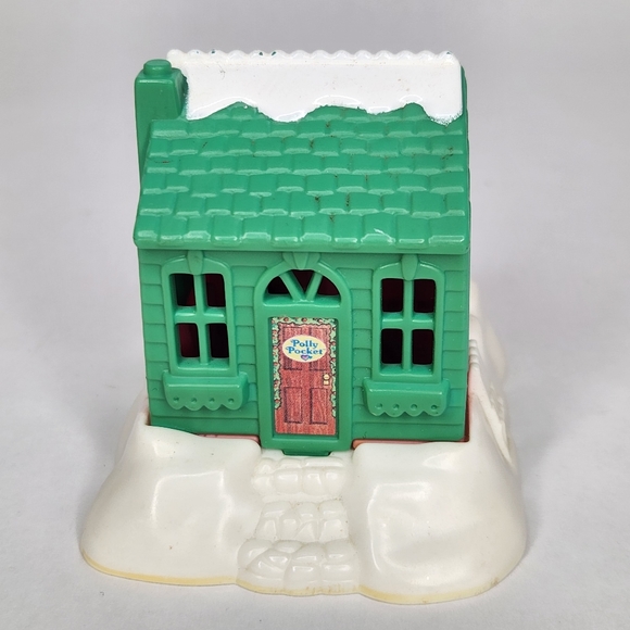Vintage Polly Pocket McDonalds Holiday Winter Ski Chalet Cottage 1995 - Picture 2 of 5